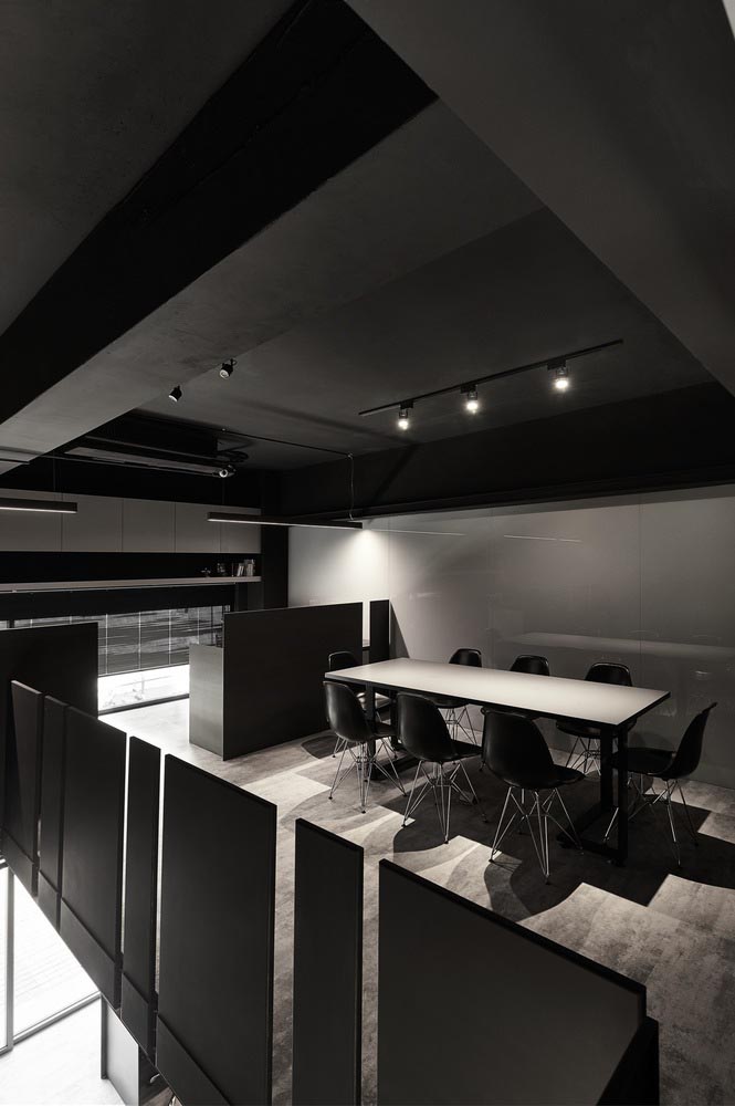台北禾睿设计，黑色办公室设计，黑色工作室设计，酷黑风格办公室设计，100平米办公室设计