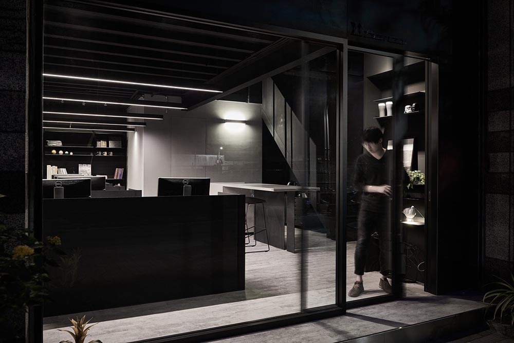 台北禾睿设计，黑色办公室设计，黑色工作室设计，酷黑风格办公室设计，100平米办公室设计
