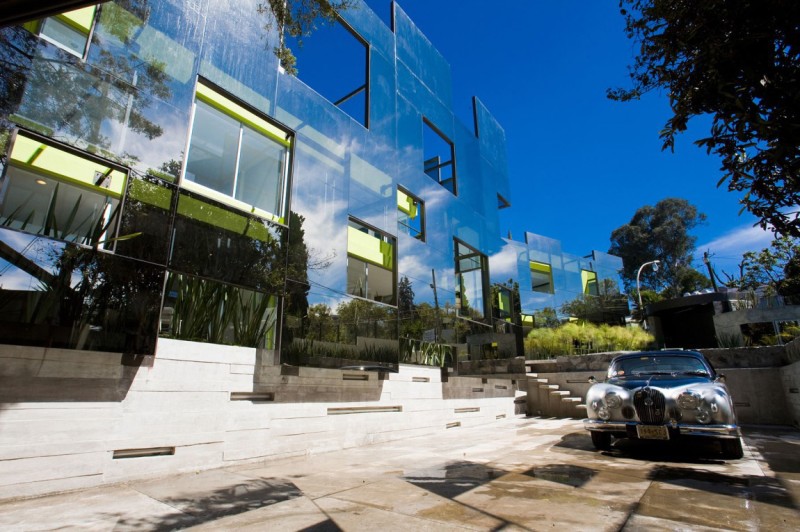 墨西哥采用双层反射玻璃设计的Trevox 223建筑改造项目