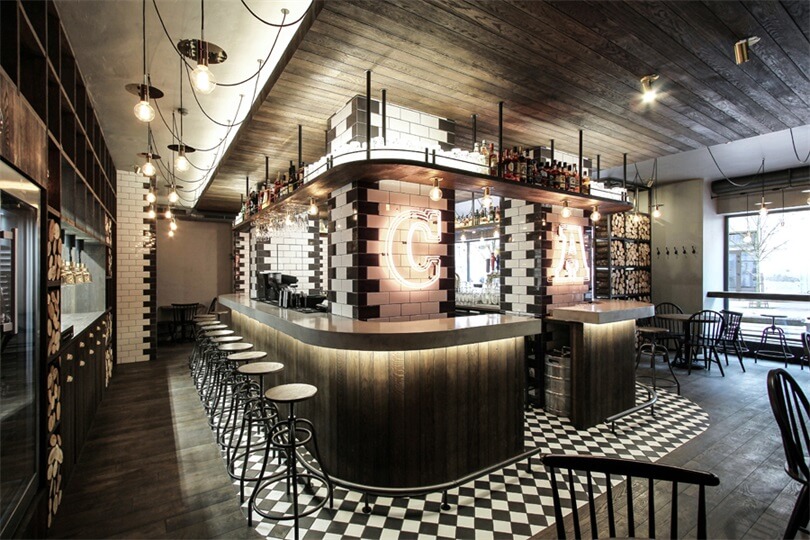 立陶宛餐饮设计，酒吧设计，餐饮空间，木质风格，国外酒吧设计，温暖工业风