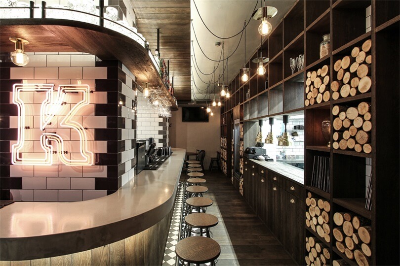 立陶宛餐饮设计，酒吧设计，餐饮空间，木质风格，国外酒吧设计，温暖工业风