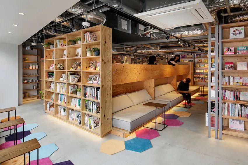 商业空间，书店公寓，茑屋书店，Tsutaya books，书店设计
