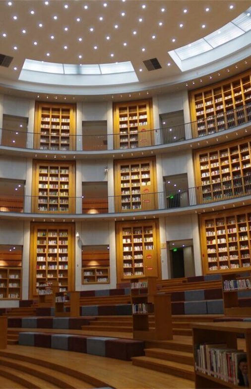 有书的地方,就有天堂—浙江越秀外国语学院镜湖校区图书馆