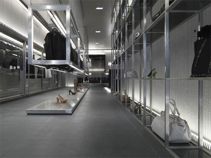 商业空间设计  专卖店设计 Gallery More：遇见美术馆 服装店设计，loft风格服装店设计
