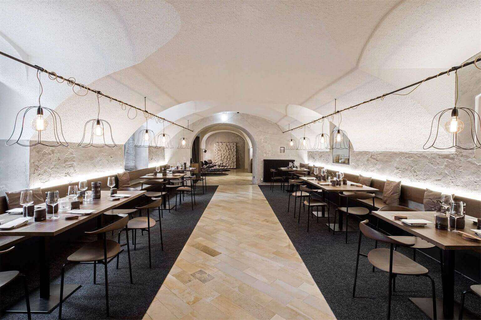 餐饮空间，建筑改造，国外餐厅设计，Rossbarth餐厅，现代主义餐厅设计，现代简约餐厅设计