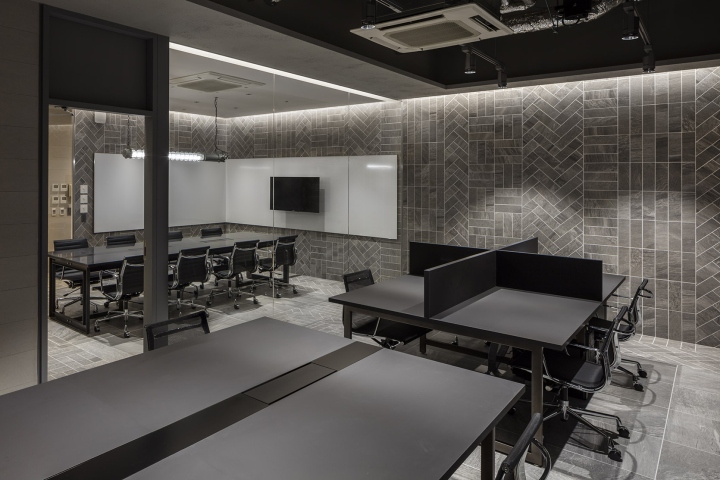 办公空间，日式办公室设计，日本办公室设计，创意办公室设计，暗色系办公室设计