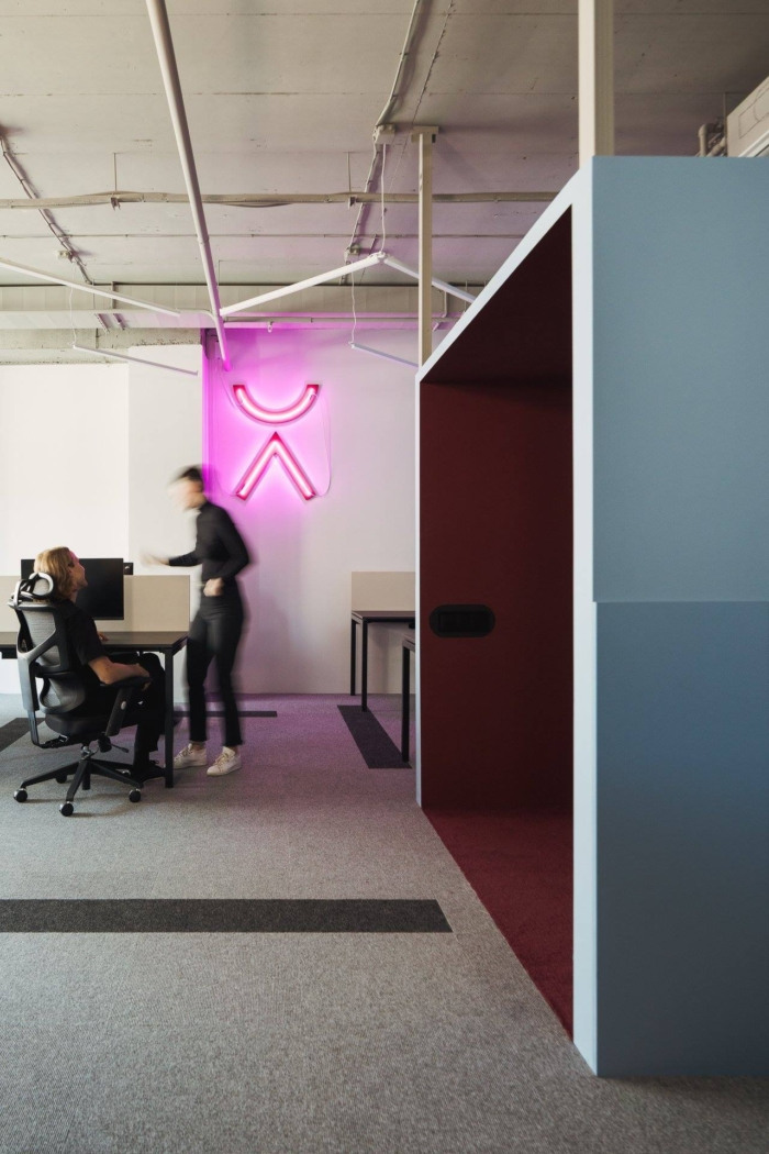 办公空间，国外办公室设计，软件公司办公空间设计，现代风格办公空间设计，彩色办公空间