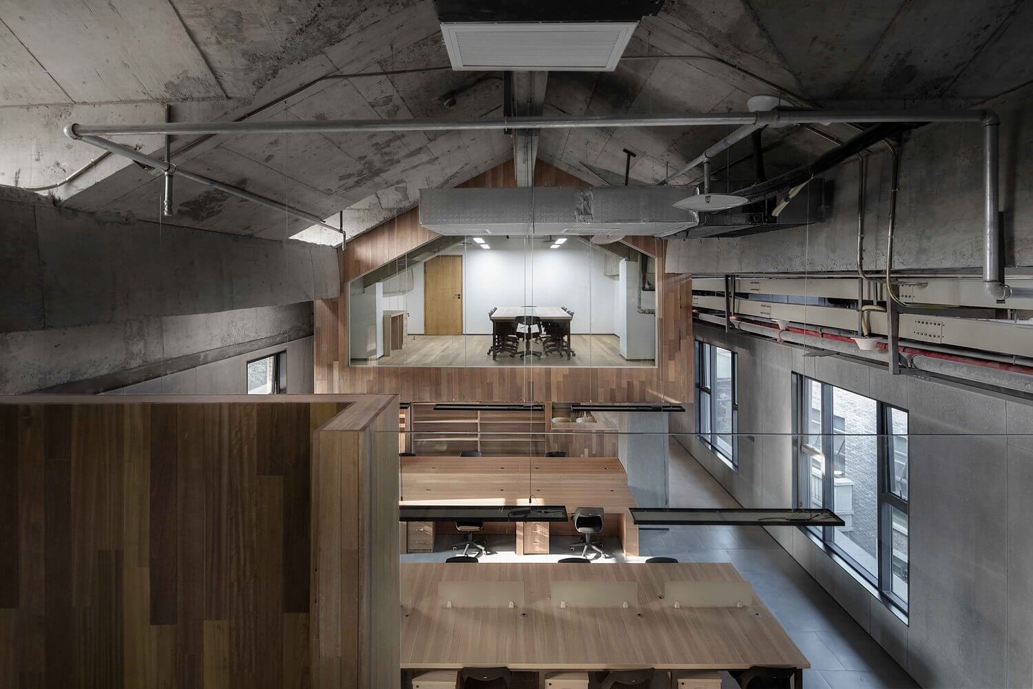 办公空间，国内办公室设计，重庆联合办公空间设计，共享办公空间设计，水泥木质空间