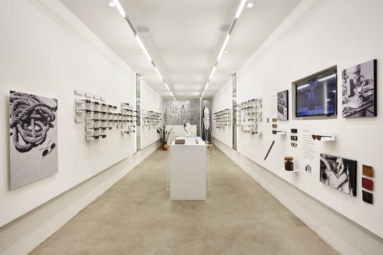 商业空间，眼镜店设计，国外眼镜店设计，简约空间，100多平米眼镜店设计