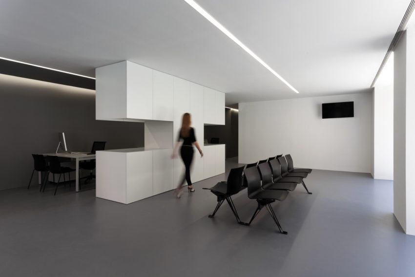 办公室设计，OAV办公室，极简主义，黑白灰色调办公室，现代风格办公室