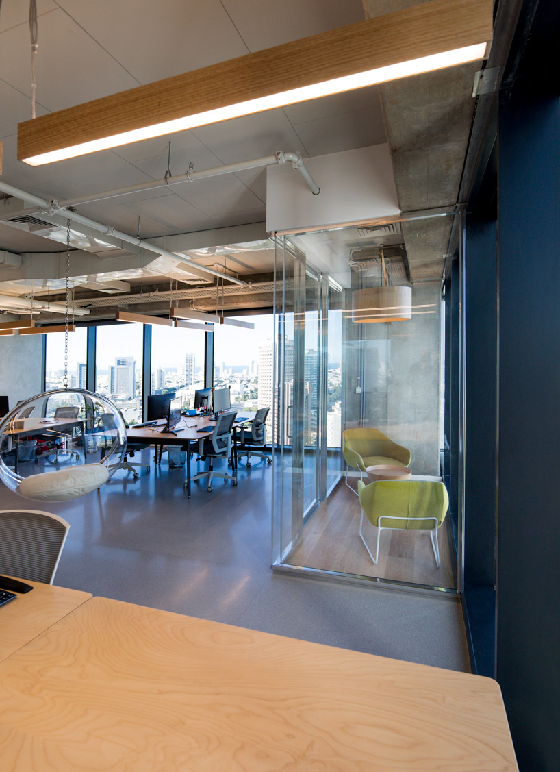 办公空间，科技公司办公室，办公室设计，极简风格，特维拉夫