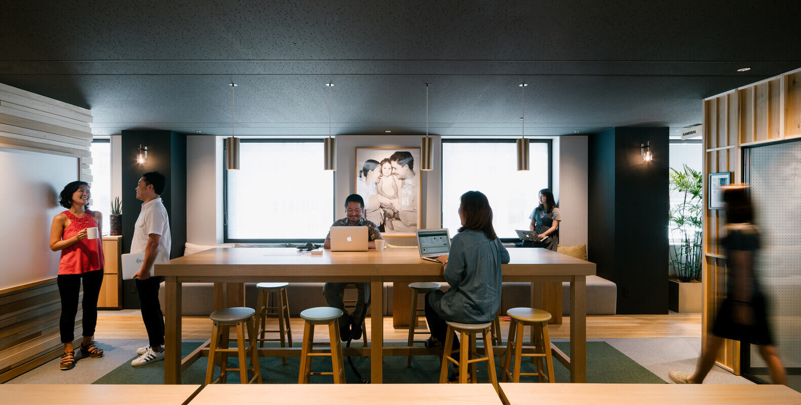 室内设计，办公空间，东京Airbnb办公室，办公室设计，“belong anywhere”理念，功能性工作空间