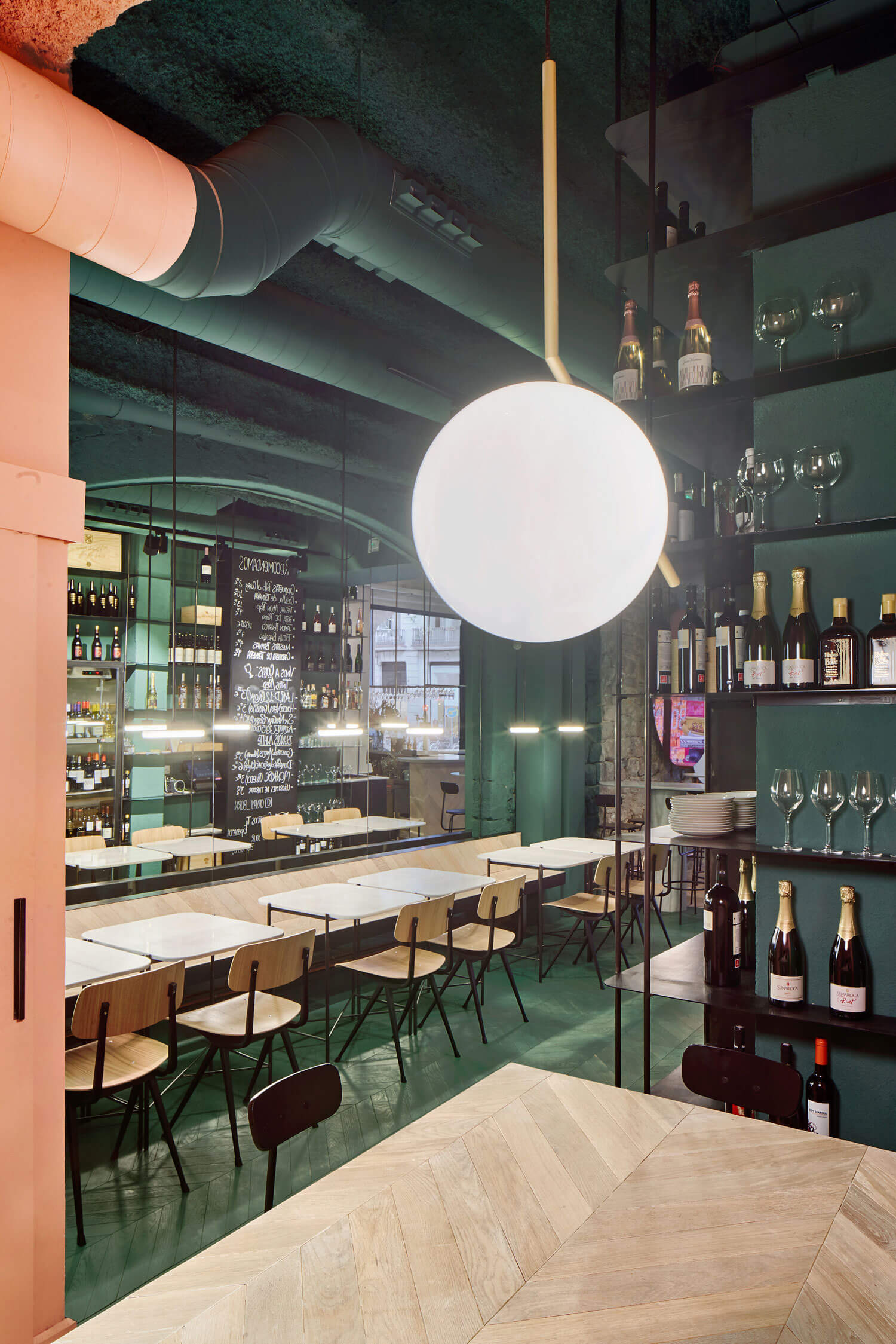 餐饮空间，酒吧设计，国外餐饮空间设计，巴塞罗那，色彩