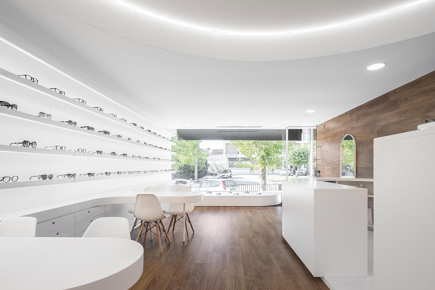 商业空间，眼镜店设计，葡萄牙，国外商业空间设计，Tsou Arquitectos 