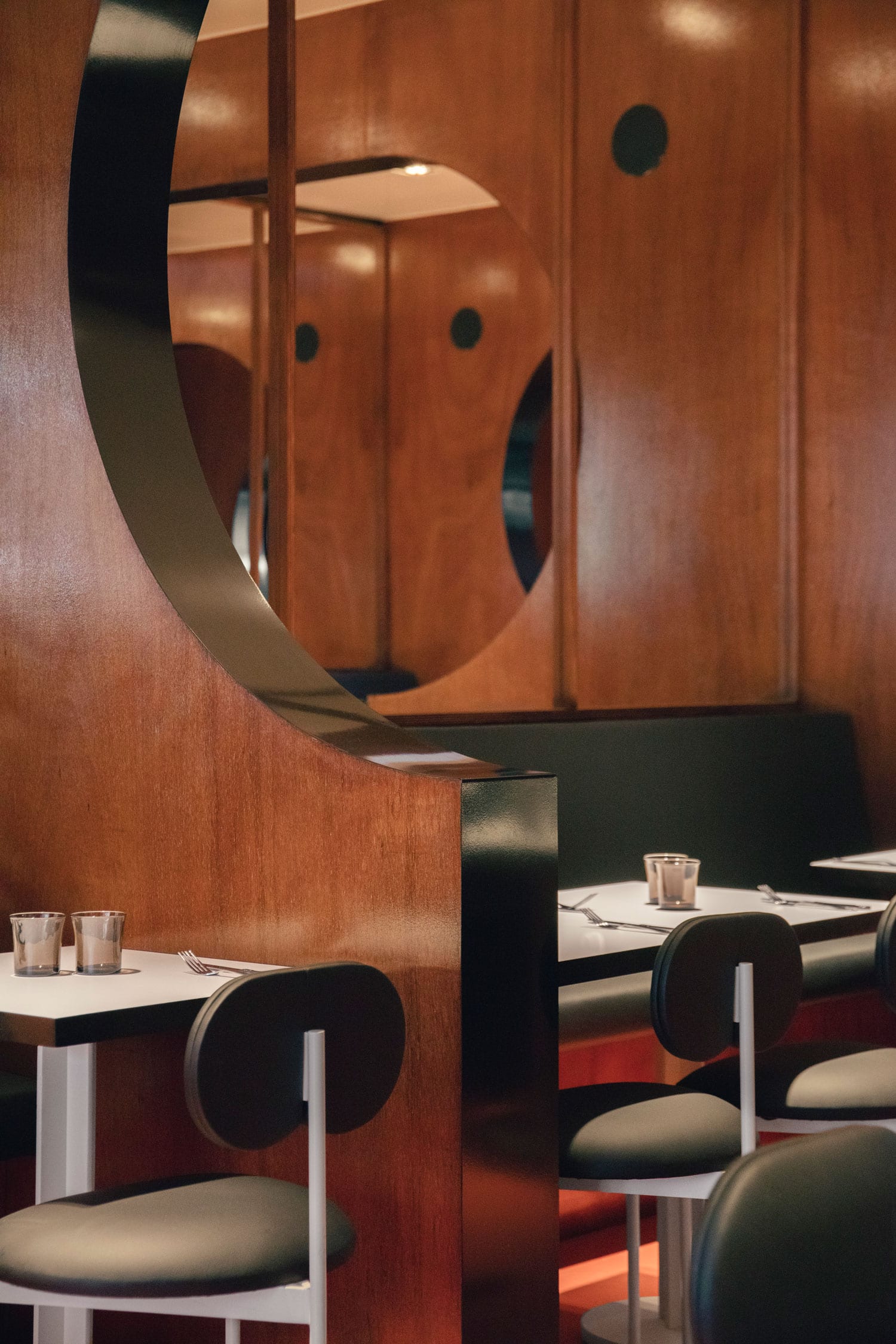 餐饮空间，巴黎，汉堡餐厅，国外餐厅设计，连锁餐厅