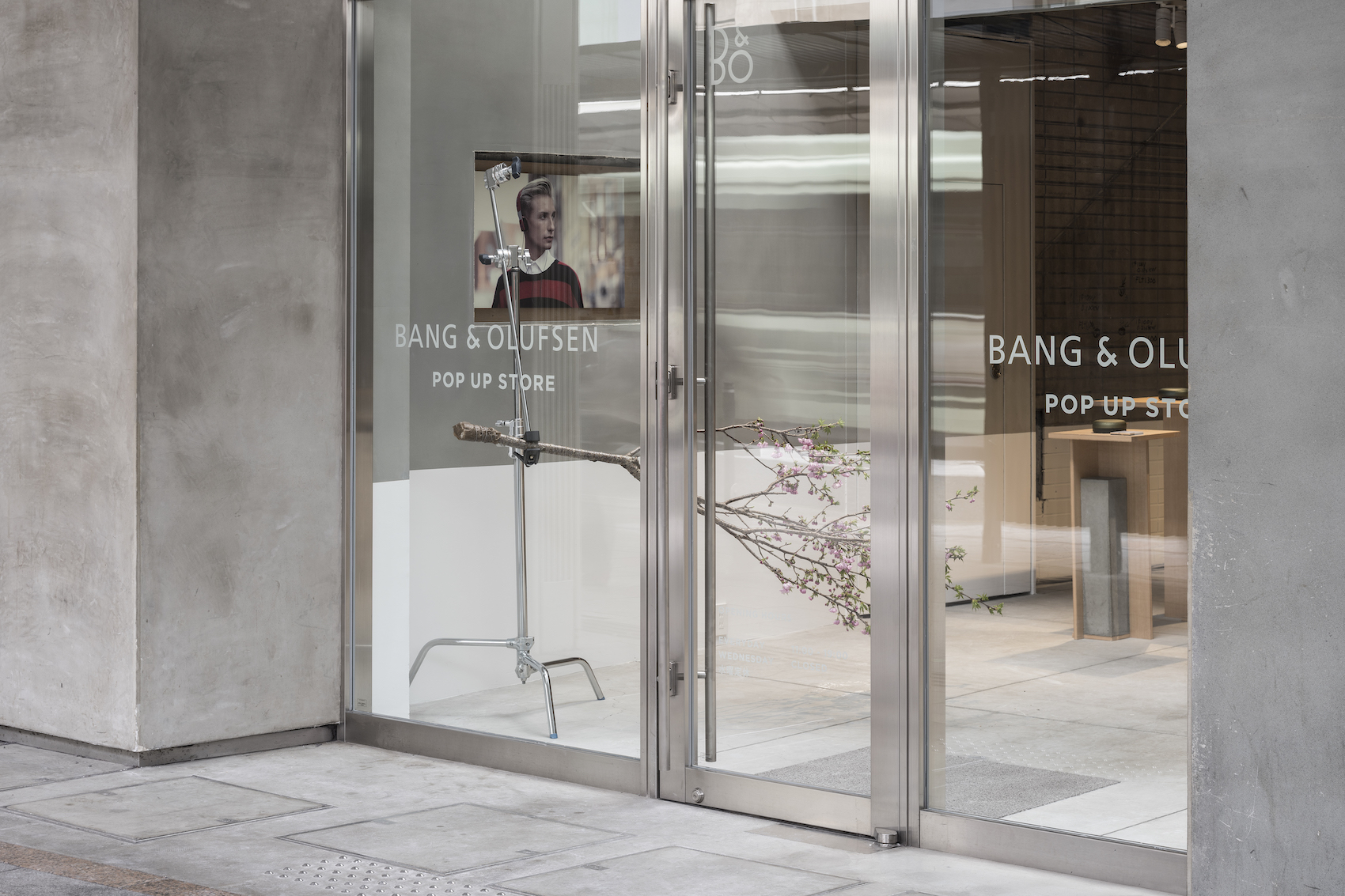 商业空间，京都，极简主义，快闪店设计，零售店设计，Bang & Olufsen