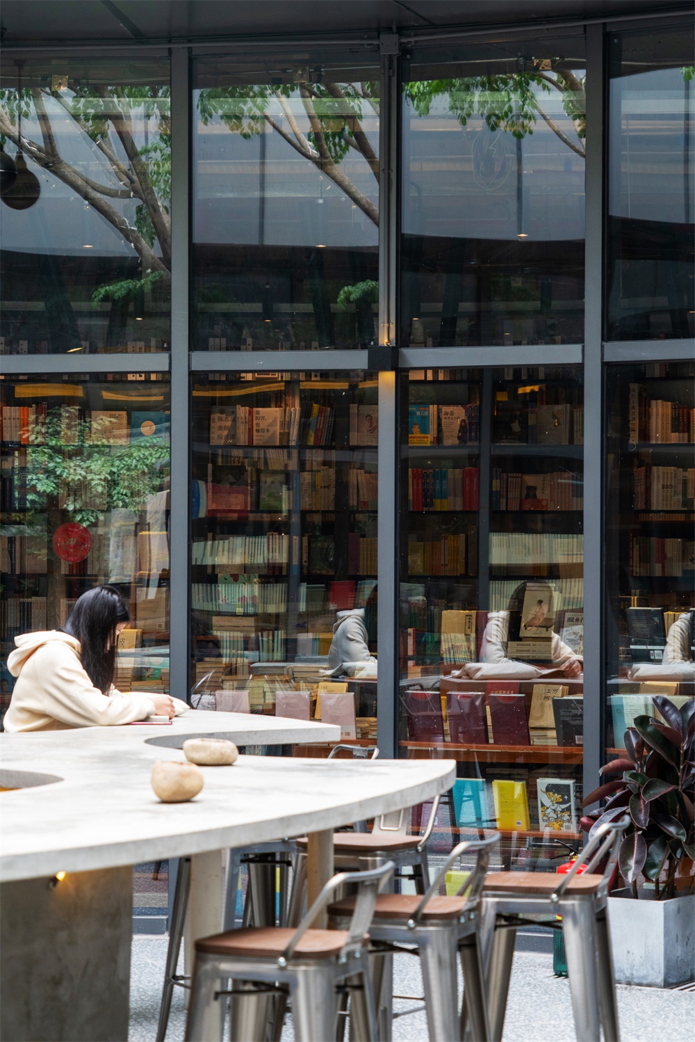 商业空间，广州书店设计，书店设计，广州，1200bookshop，负空间设计，项目投稿