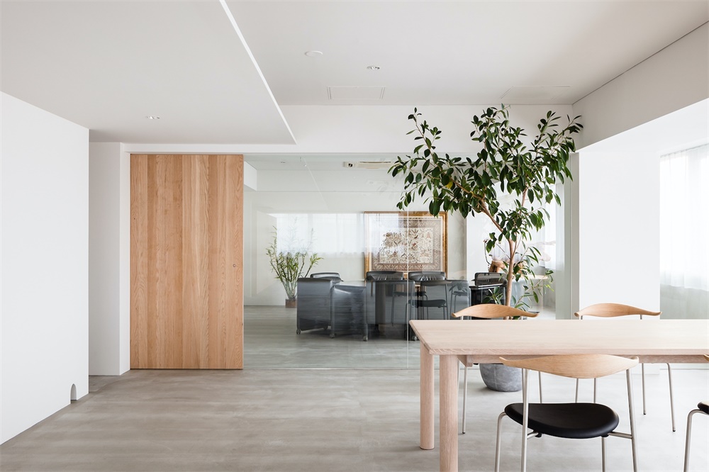 办公空间，极简办公空间，大阪，办公室设计，国外办公室设计，Tsubasa Iwahashi Architects