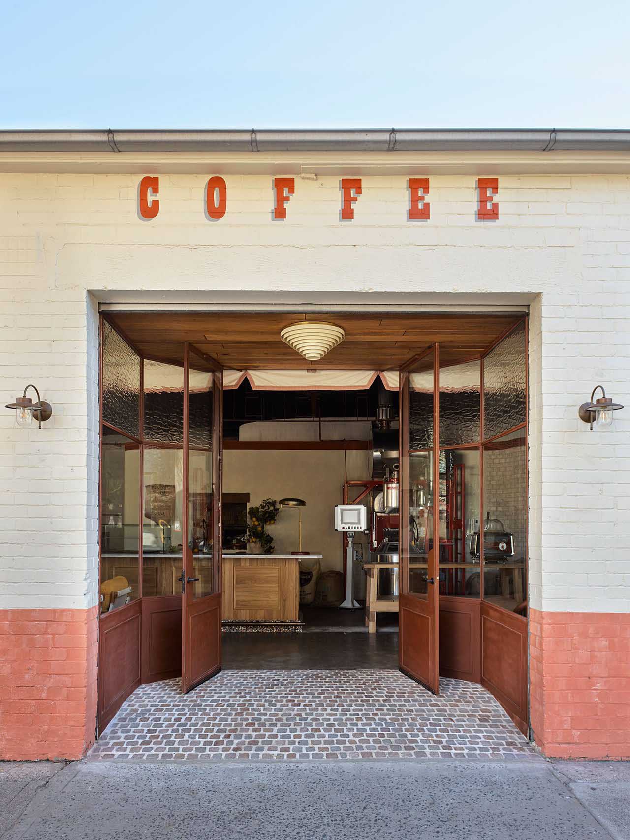 ALEXANDER & CO.,咖啡厅设计案例,GENOVESE COFFEE HOUSE,国外咖啡厅设计,300㎡,咖啡厅设计,GENOVESE COFFEE,意式咖啡,悉尼,仓库改造