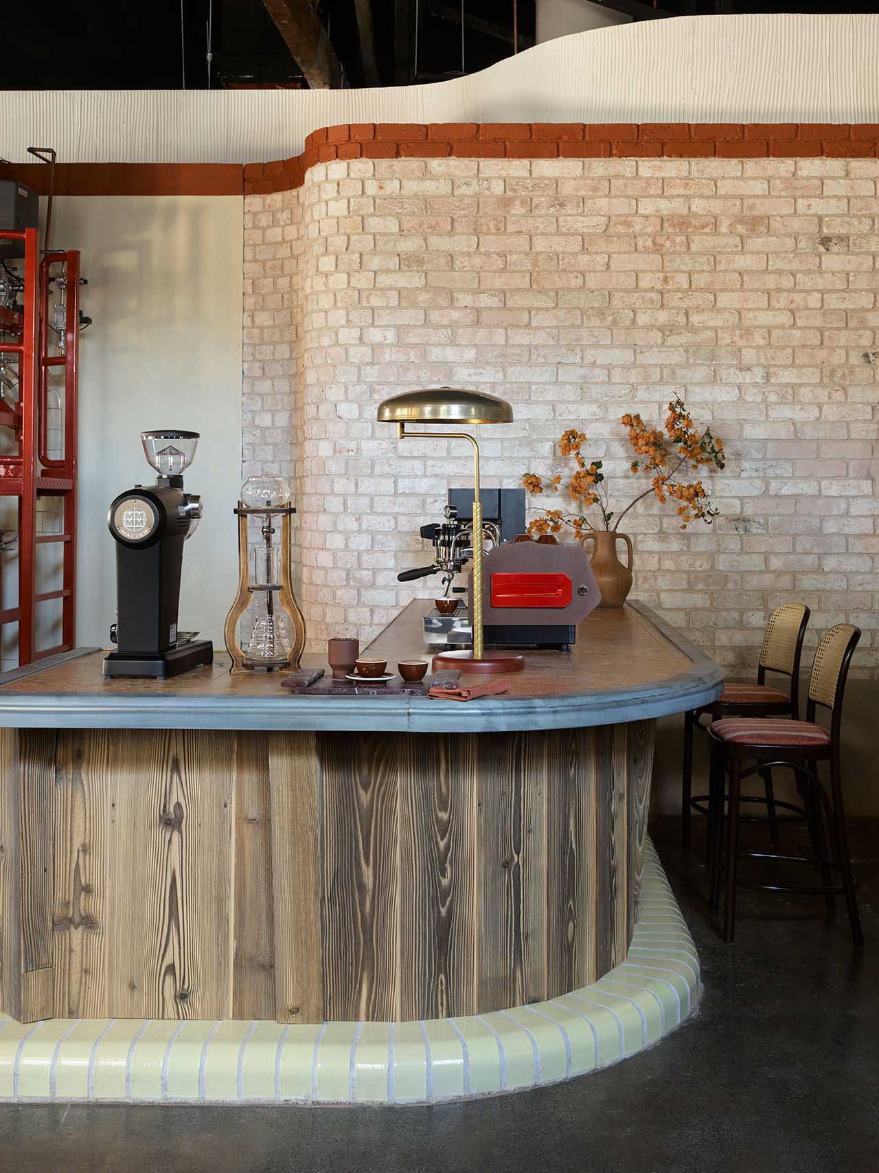 ALEXANDER & CO.,咖啡厅设计案例,GENOVESE COFFEE HOUSE,国外咖啡厅设计,300㎡,咖啡厅设计,GENOVESE COFFEE,意式咖啡,悉尼,仓库改造