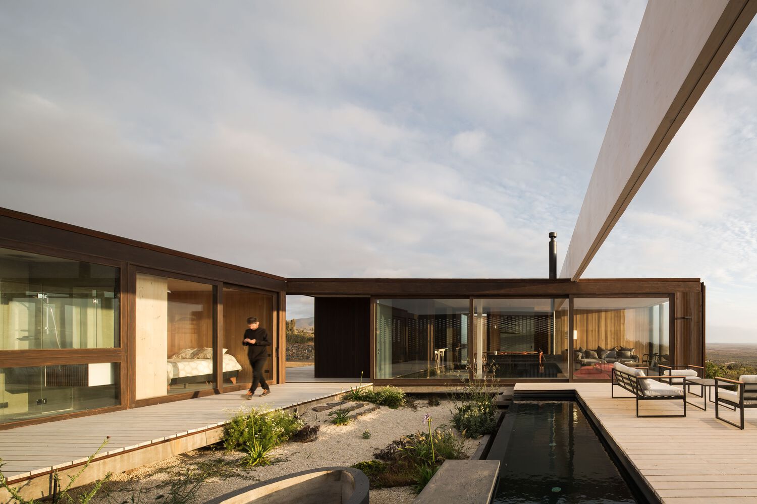 别墅设计,别墅设计案例,Juan Pablo Ureta Arquitectos,180㎡,极简风格别墅,别墅庭院设计,智利,国外别墅设计案例