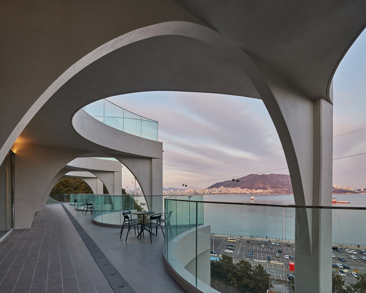 JOHO Architecture | 560㎡，韩国釜山海边咖啡厅-设计风向
