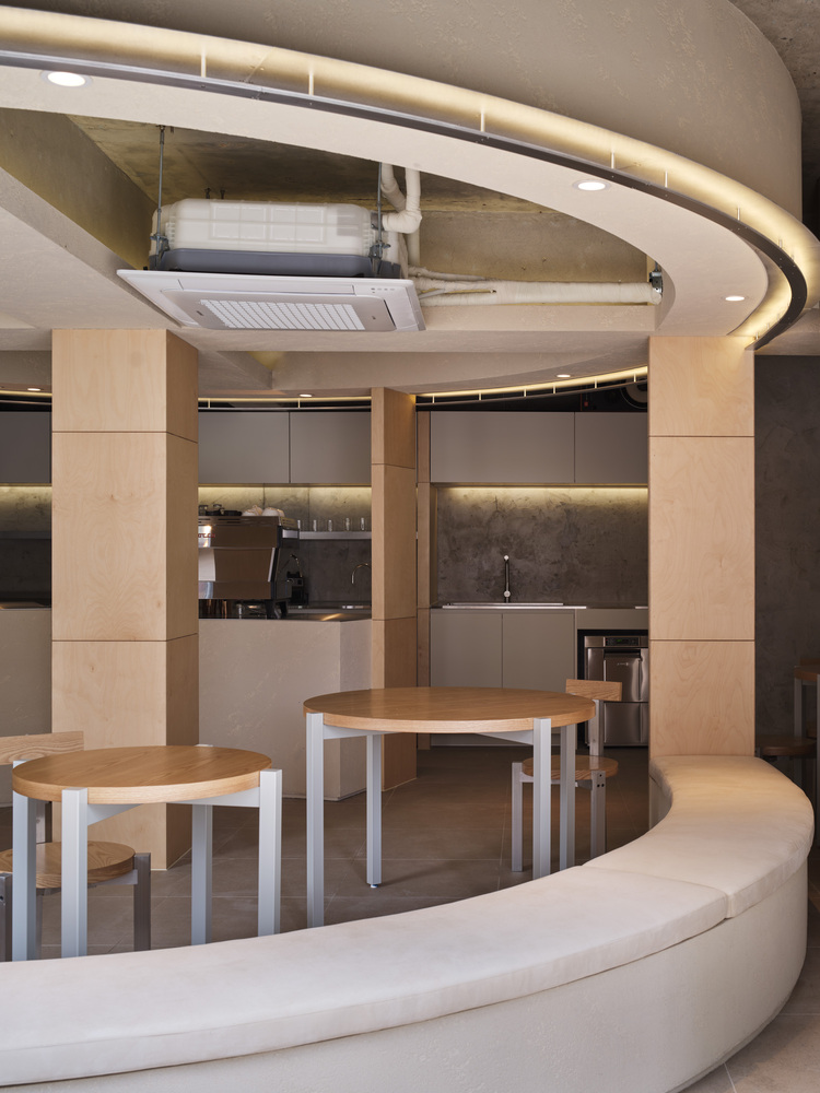 design by 83,咖啡厅设计,咖啡厅设计案例,韩国,45㎡,咖啡店设计,国外咖啡店设计,or whatever Café
