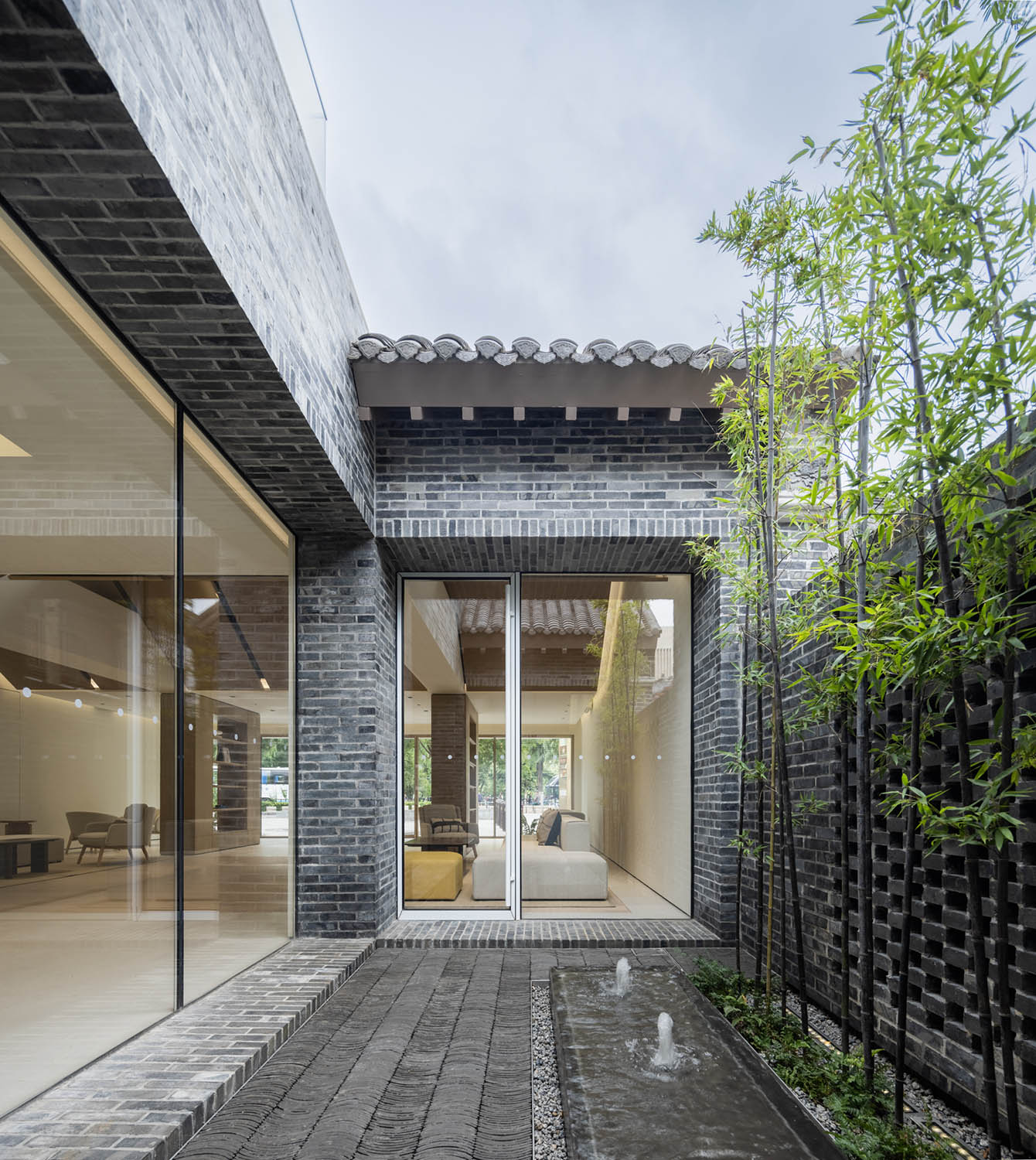 蔚来汽车NIO House,NIO House,蔚来汽车展厅设计,济南蔚来汽车展厅,济南展厅设计,展厅设计,汽车展厅设计,体验店设计,汽车体验店设计,汽车销售店设计,蔚来汽车,LUKSTUDIO芝作室,芝作室设计,陆颖芝