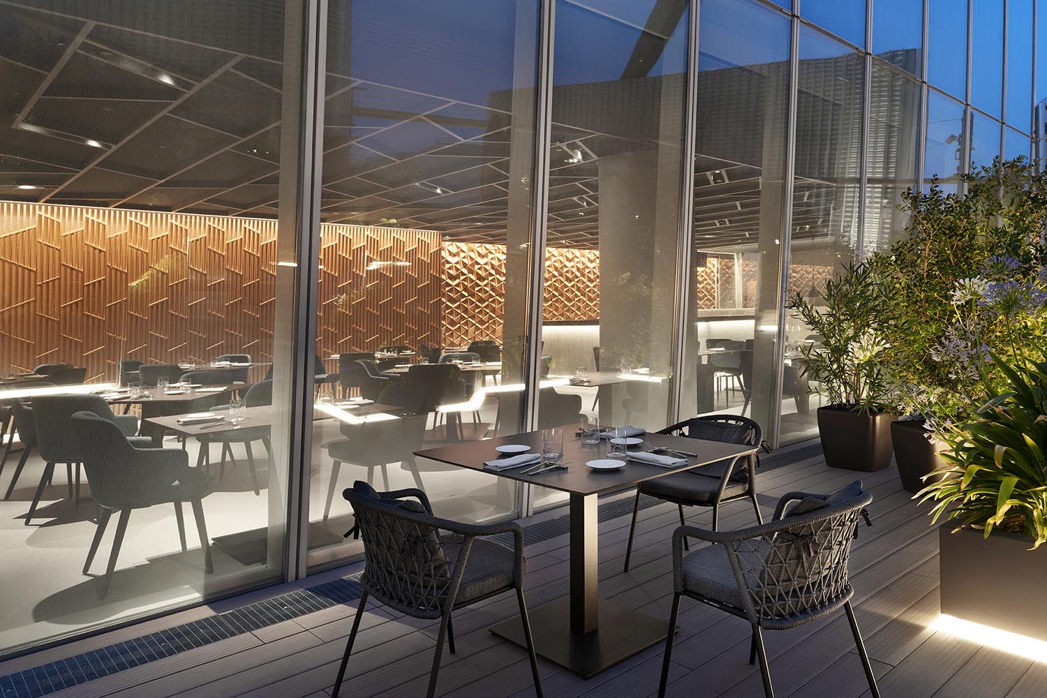 餐厅设计,休闲餐厅设计,餐厅设计案例,Andrea Maffei Architects,意大利,米兰,DAV餐厅,国外餐厅设计,地中海美食