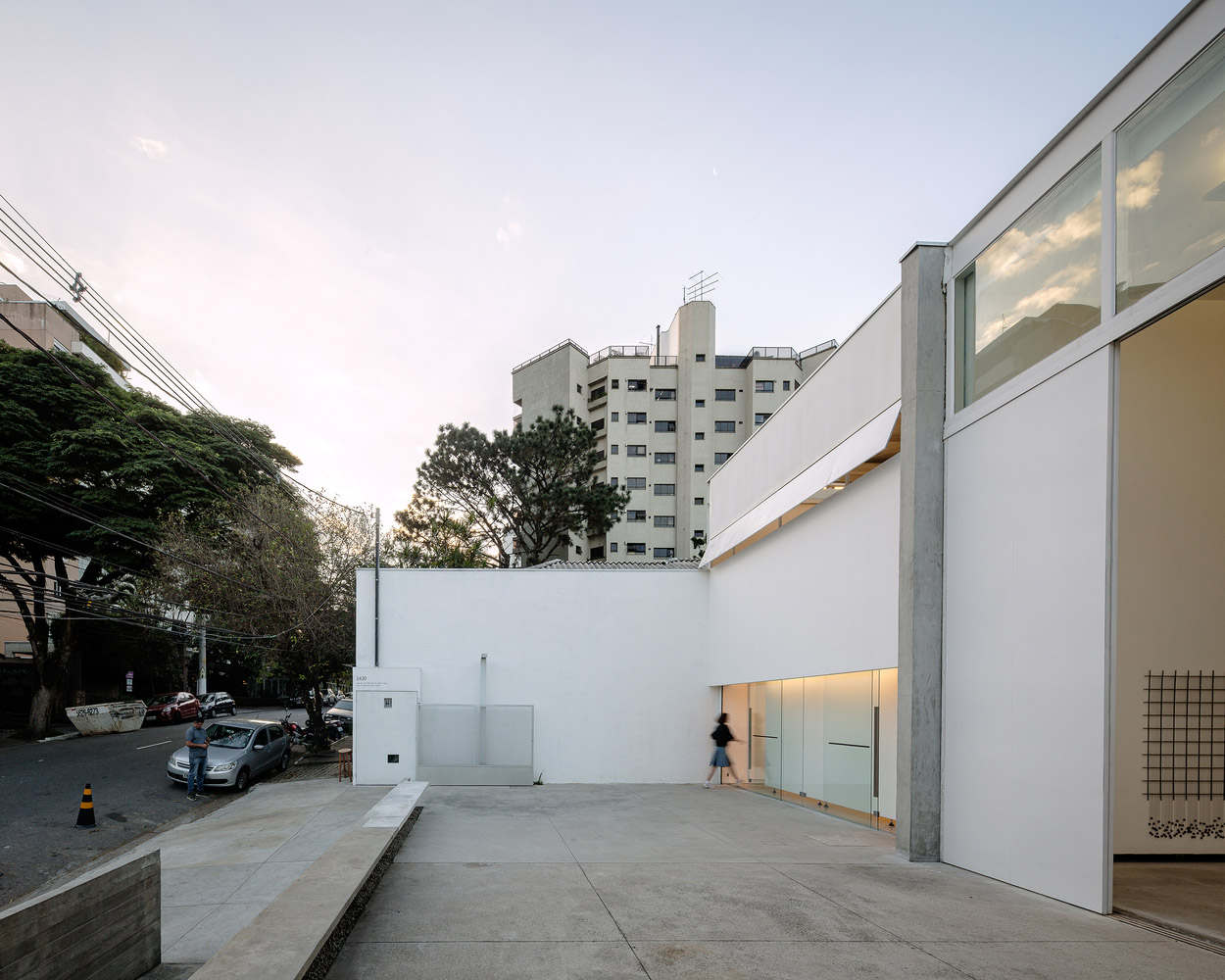 Undiú + Clara Werneck,巴西,190 m²,工作室,办公室设计案例,极简美学,极简主义,米兰美术馆,美术馆设计