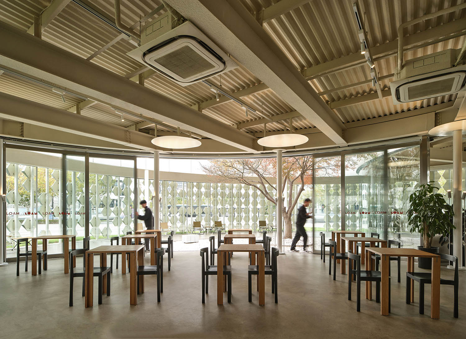 咖啡店设计,咖啡店设计案例,咖啡店设计方案,咖啡厅设计,咖啡店装修,创意咖啡店,上海,树下的LOAM瓷屋咖啡,八荒设计