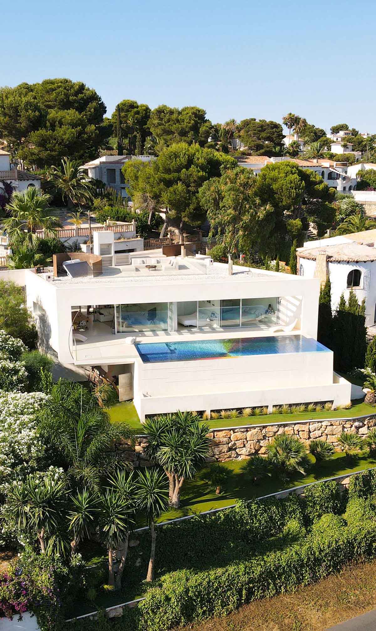 住宅设计,别墅设计案例,Felipe Pantone,海景别墅,别墅泳池,国外住宅设计案例,泳池设计,马赛克,西班牙