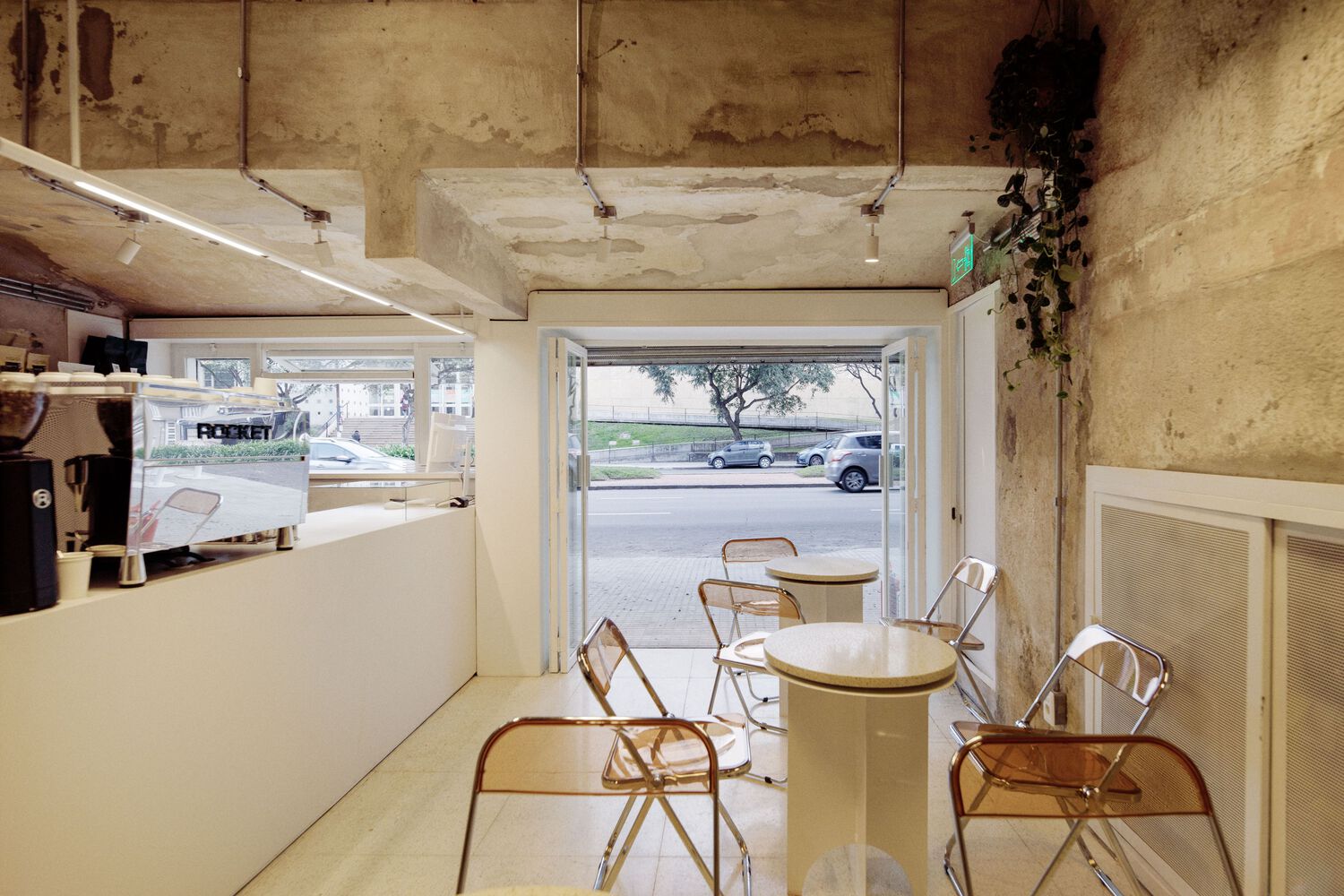 Toro Arquitectos,咖啡店设计,咖啡店设计案例,咖啡店设计方案,乌拉圭,创意咖啡店,咖啡店装修,Studio-街边咖啡厅,30㎡