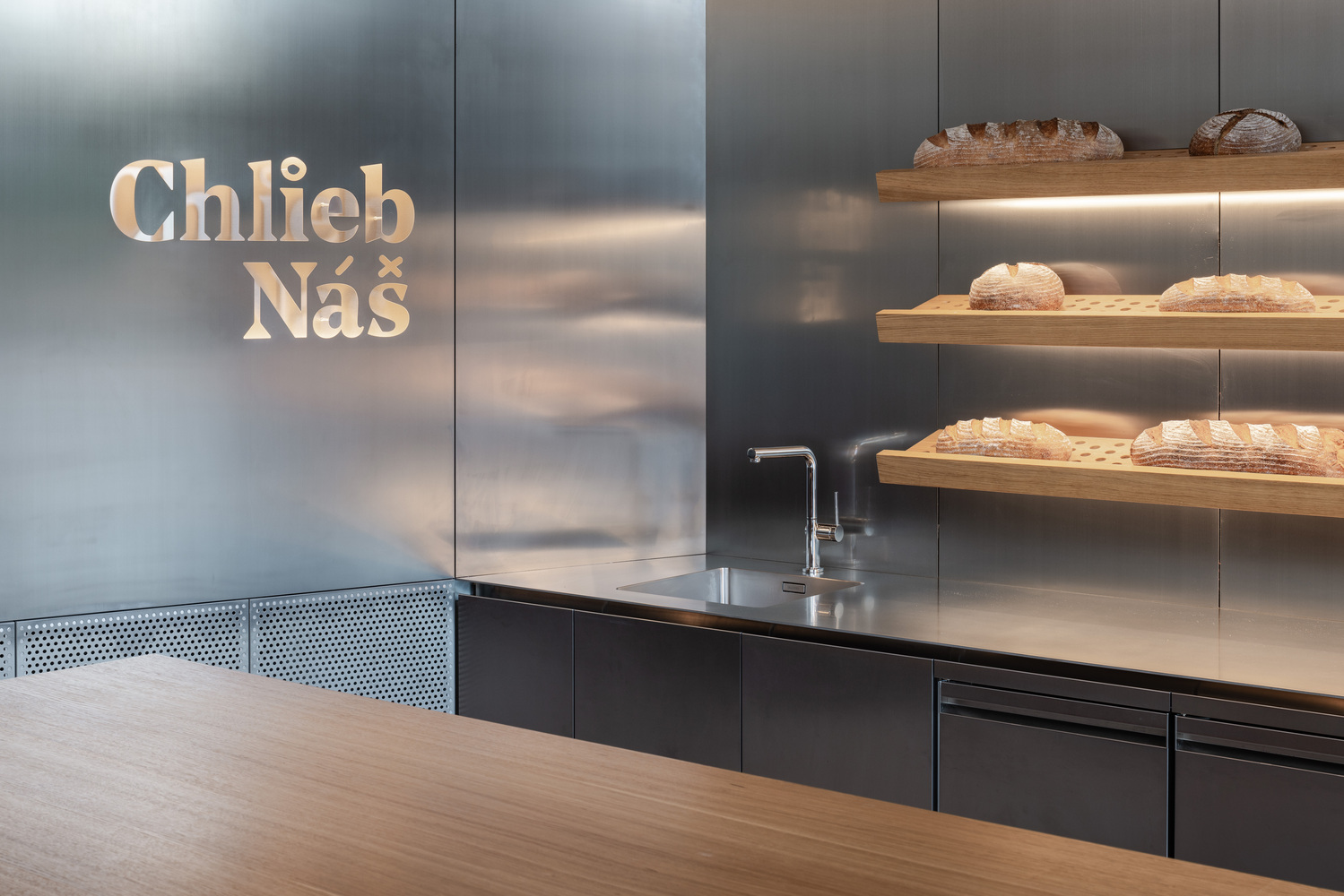斯洛伐克,Sadovsky & Architects,咖啡厅设计案例,面包店,极简主义,面包店设计,Chlieb Náš面包店