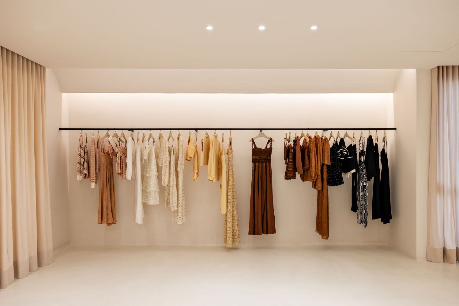 零售店设计,服装零售店设计,服装店设计,AR Arquitetos,女装店设计案例,Lolitta Store,巴西,极简主义,315㎡