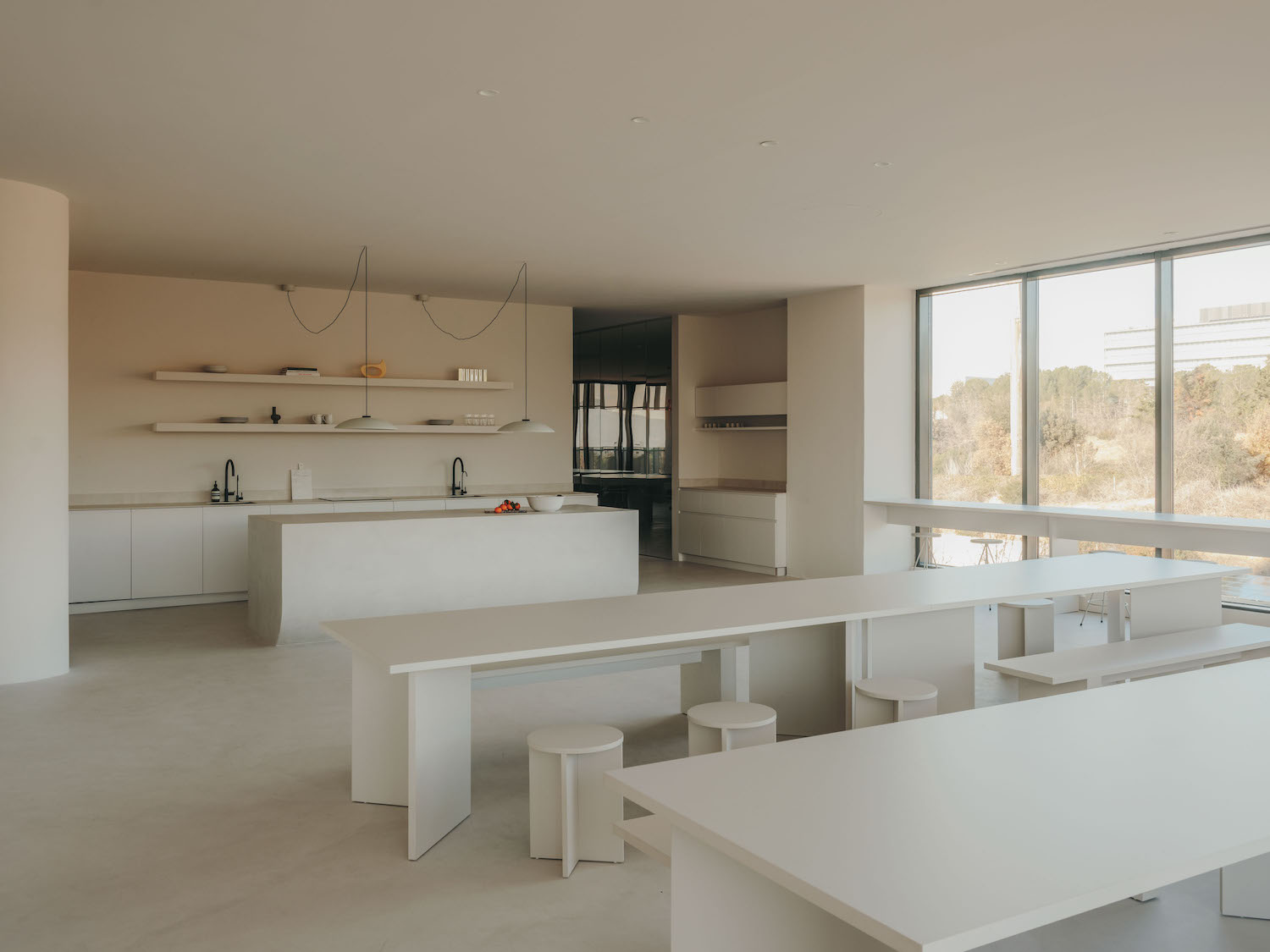 Isern Serra,办公室设计,巴塞罗那,办公室设计案例,西班牙,极简主义,微水泥