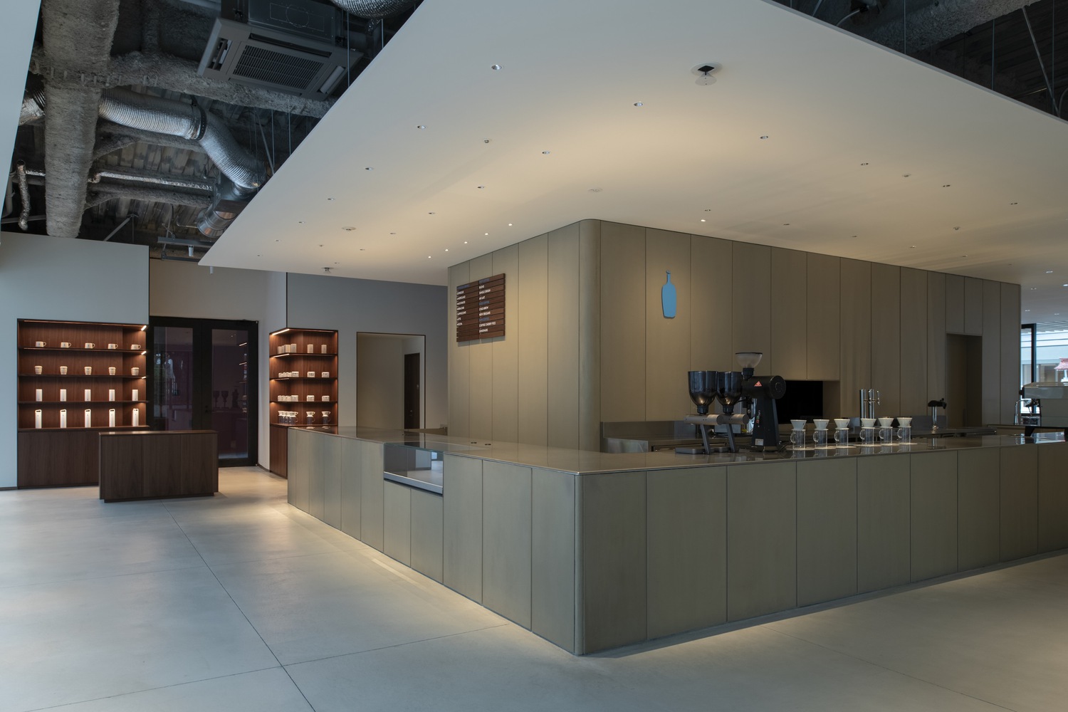 CASE-REAL,咖啡厅设计案例,咖啡店设计,日本,福冈,小蓝瓶咖啡,BLUE BOTTLE COFFEE,咖啡厅设计,小蓝瓶咖啡店设计案例,网红咖啡厅,创意咖啡店