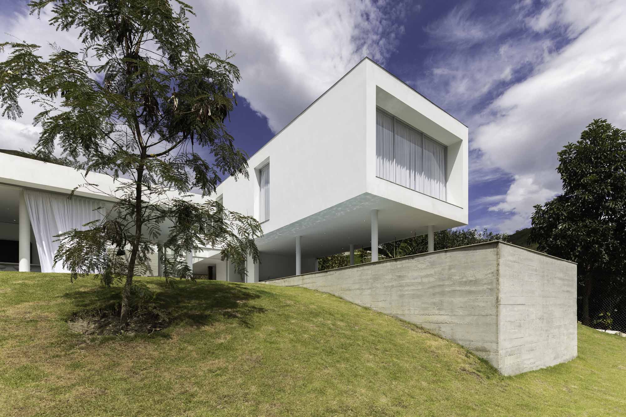 Alvariño & Felipe Arquitectos,住宅设计,别墅设计案例,厄瓜多尔,极简主义,极简风格别墅,350㎡,山景别墅,全开放式别墅