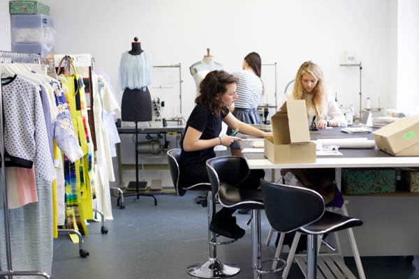 服装设计师 服装设计工作室 有故事的人 原创品牌设计工作室