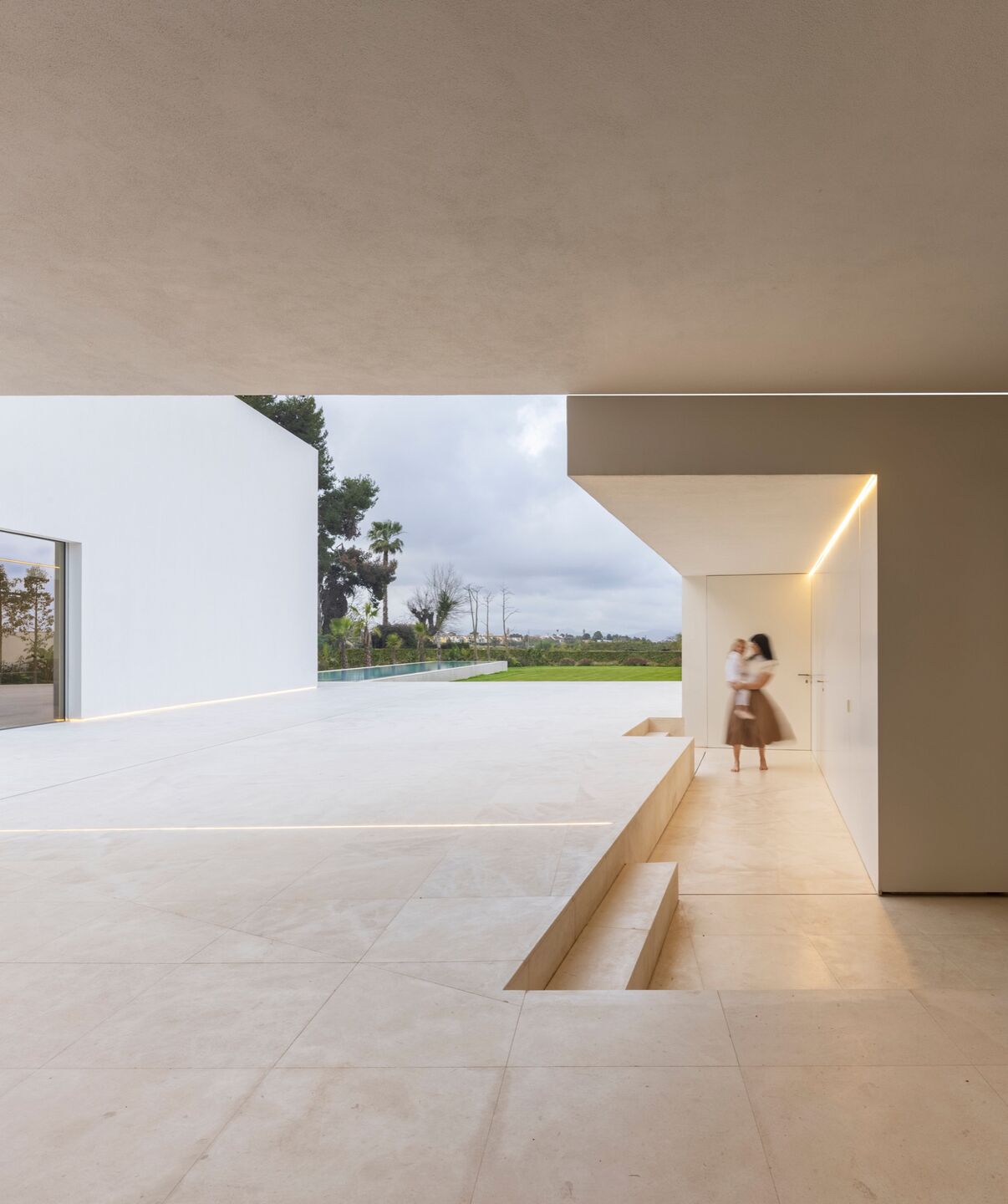 别墅设计,别墅设计案例,Fran Silvestre Arquitectos,西班牙,国外别墅设计案例,巴伦西亚,白色别墅,极简主义,极简风格