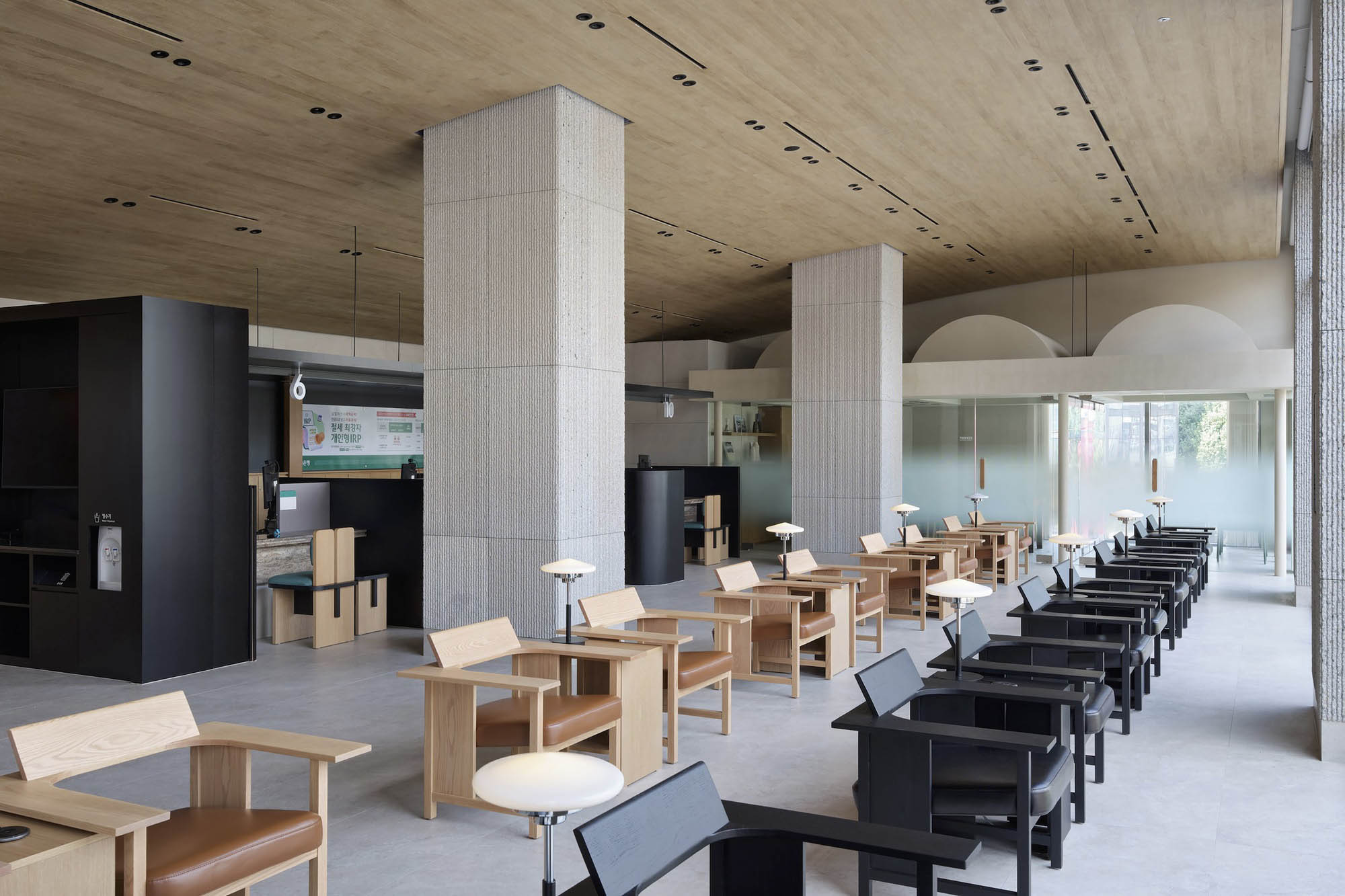 银行设计,商业银行设计,银行空间设计,银行改造,银行装修,银行设计案例,银行设计方案,Indiesalon,韩亚银行,韩亚银行首尔forest分行,首尔,韩国