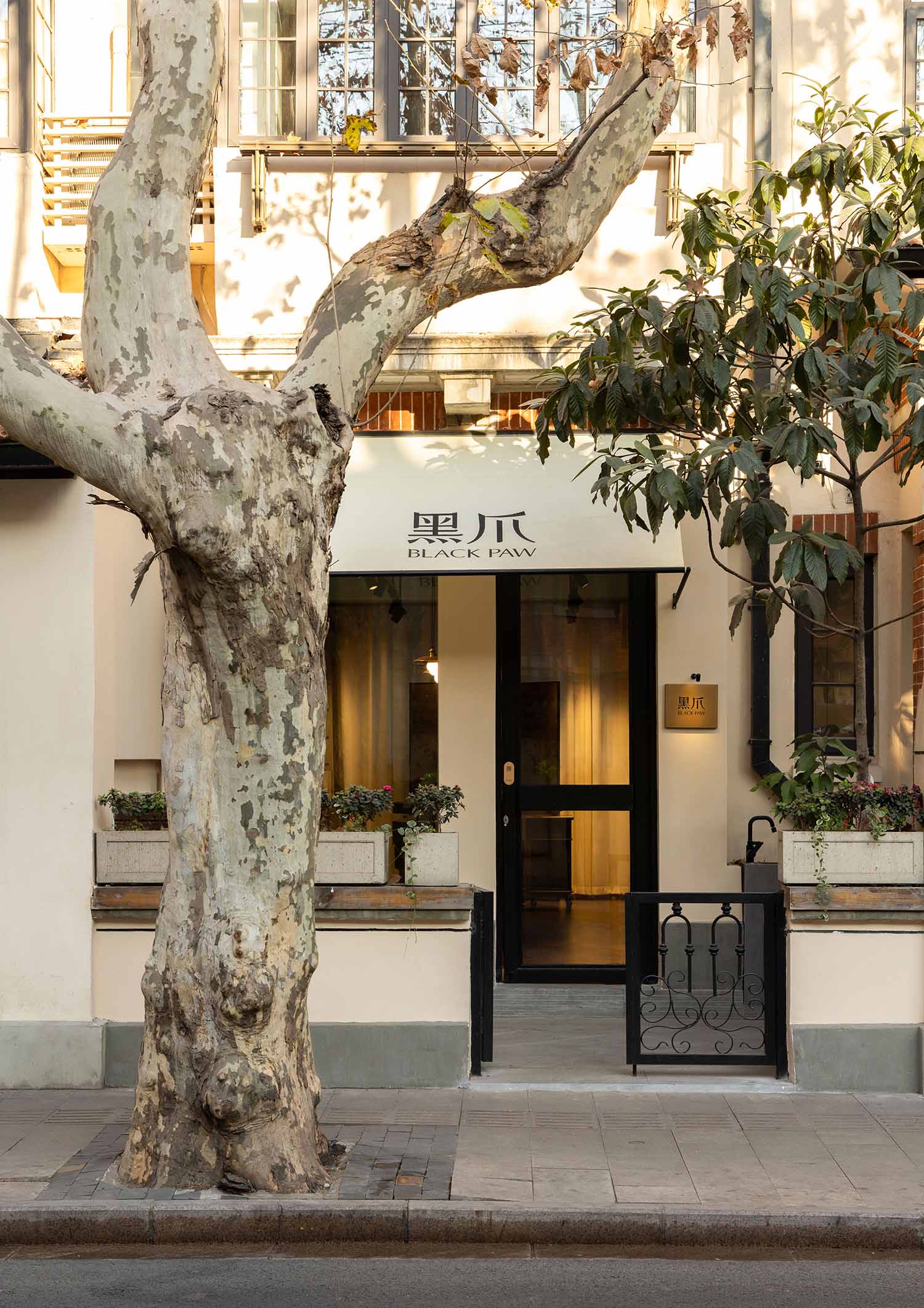 香水店设计,零售店设计,街边香水店,香水零售店,零售店设计案例,零售店设计方案,黑爪香水,街边店铺设计,黑爪香水上海南昌路店,上海,Neutra Architects