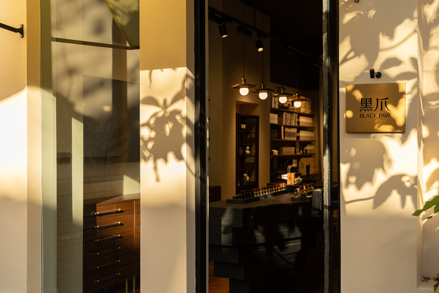 香水店设计,零售店设计,街边香水店,香水零售店,零售店设计案例,零售店设计方案,黑爪香水,街边店铺设计,黑爪香水上海南昌路店,上海,Neutra Architects