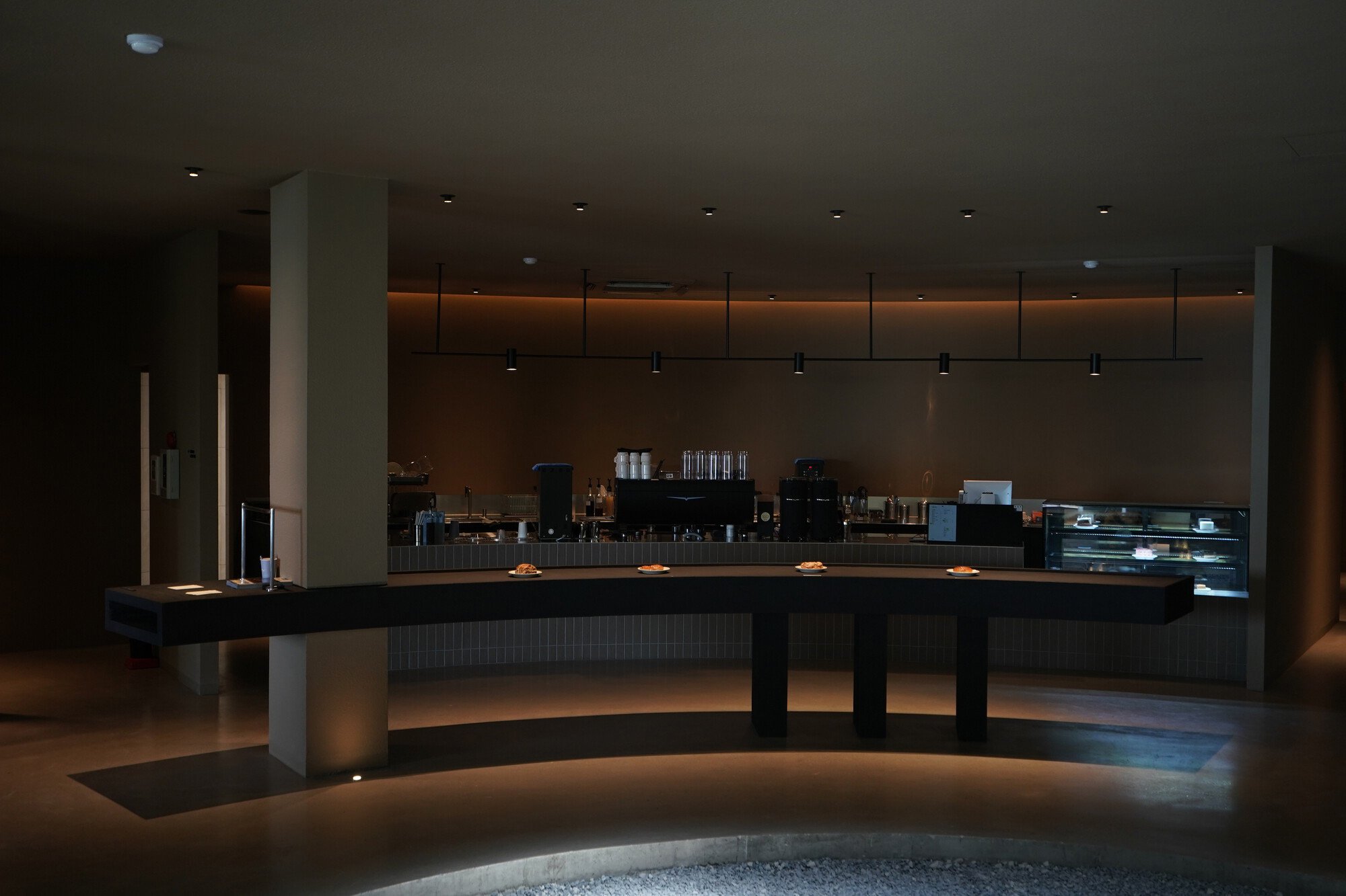 OUTPOST CAFE,咖啡厅设计案例,咖啡厅设计方案,极简主义咖啡厅,咖啡厅装修,极简风格,韩国,731㎡