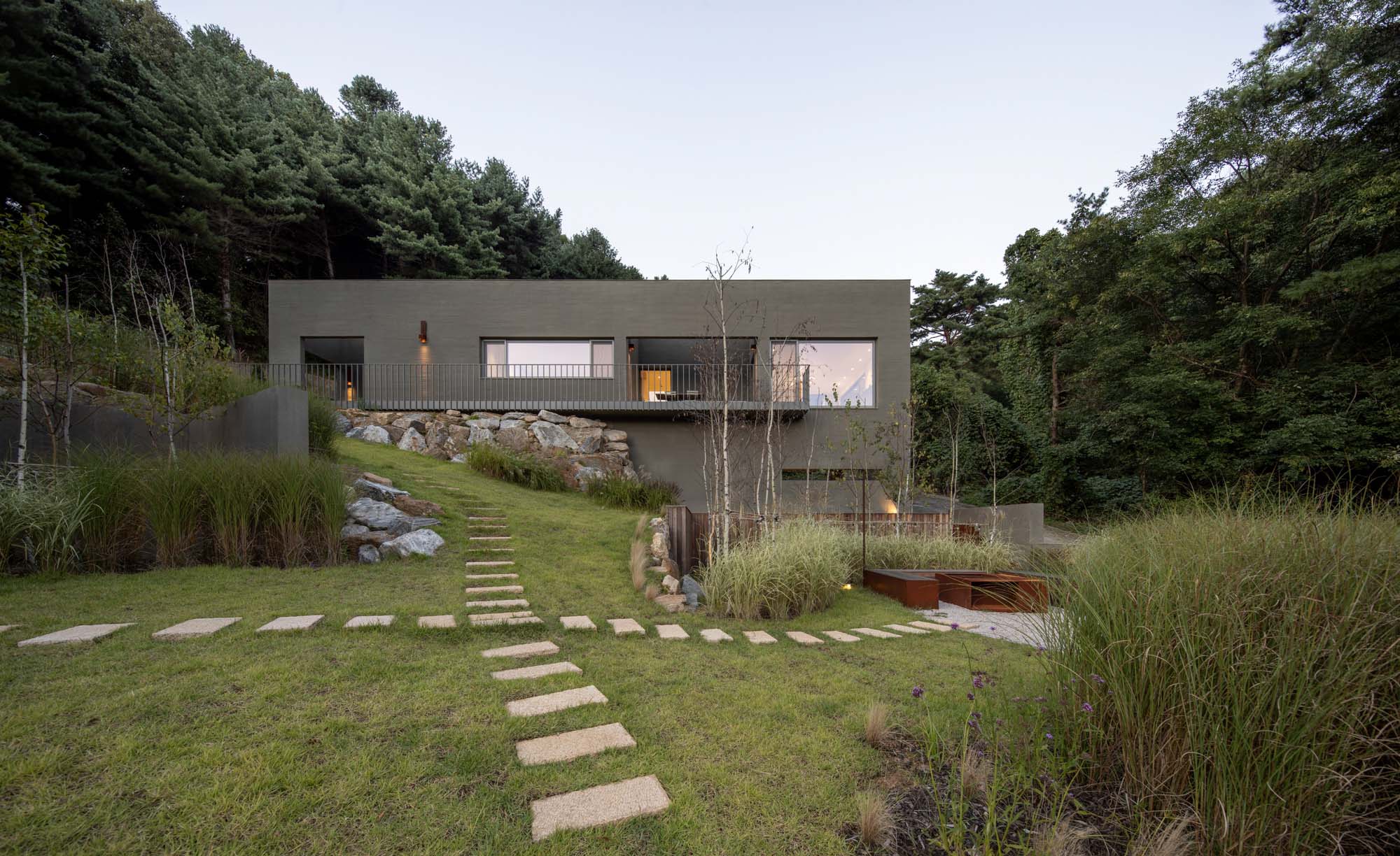 100A associates,别墅设计案例,别墅设计方案,度假别墅,韩国,山景别墅,京畿道,极简主义,半山别墅