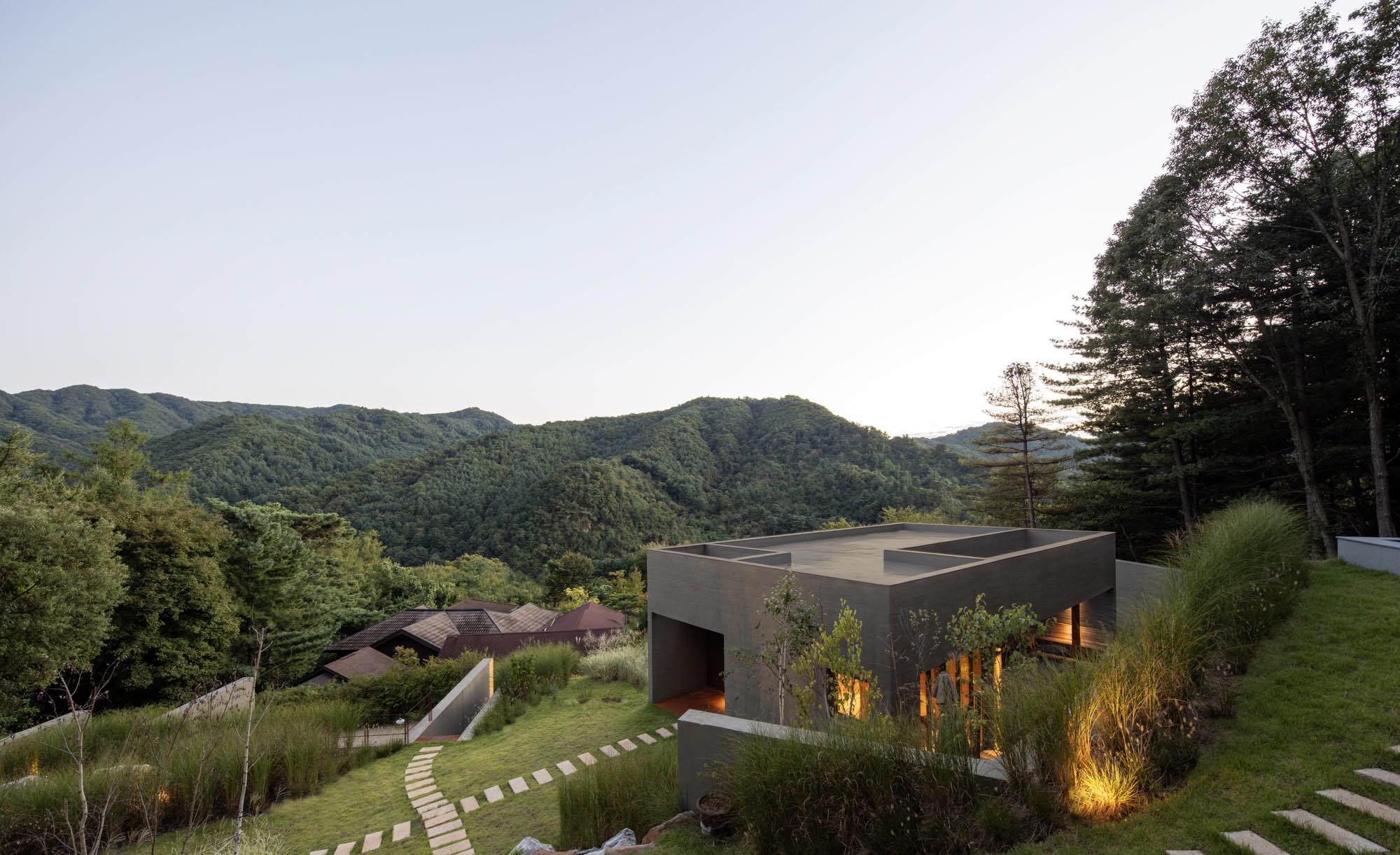 100A associates,别墅设计案例,别墅设计方案,度假别墅,韩国,山景别墅,京畿道,极简主义,半山别墅