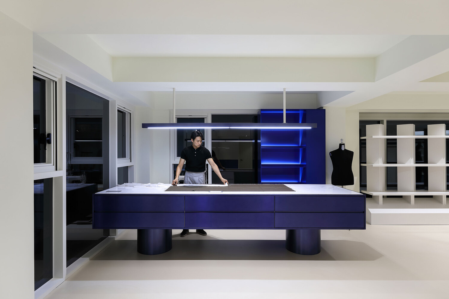 服装店设计,零售店设计,Design Studio Maoom,服装店设计案例,服装店设计方案,创意零售店设计,韩国,首尔,PAVONE,裁缝店