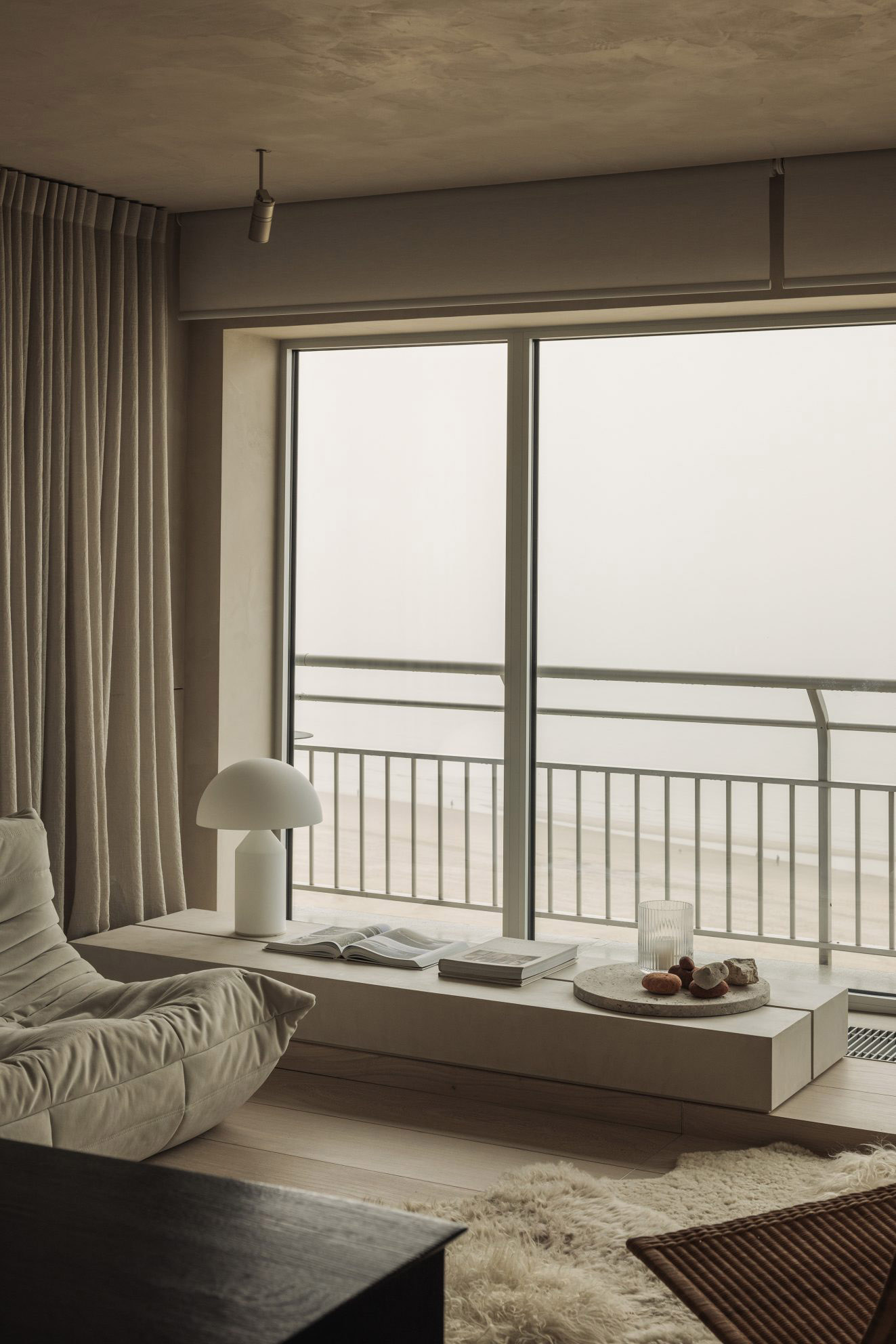 公寓设计,公寓改造,侘寂风格公寓,公寓设计案例,公寓设计方案,TJIP,极简主义,极简风格公寓,Wabi-Sabi,侘寂美学公寓,TJIP interior architecture,比利时