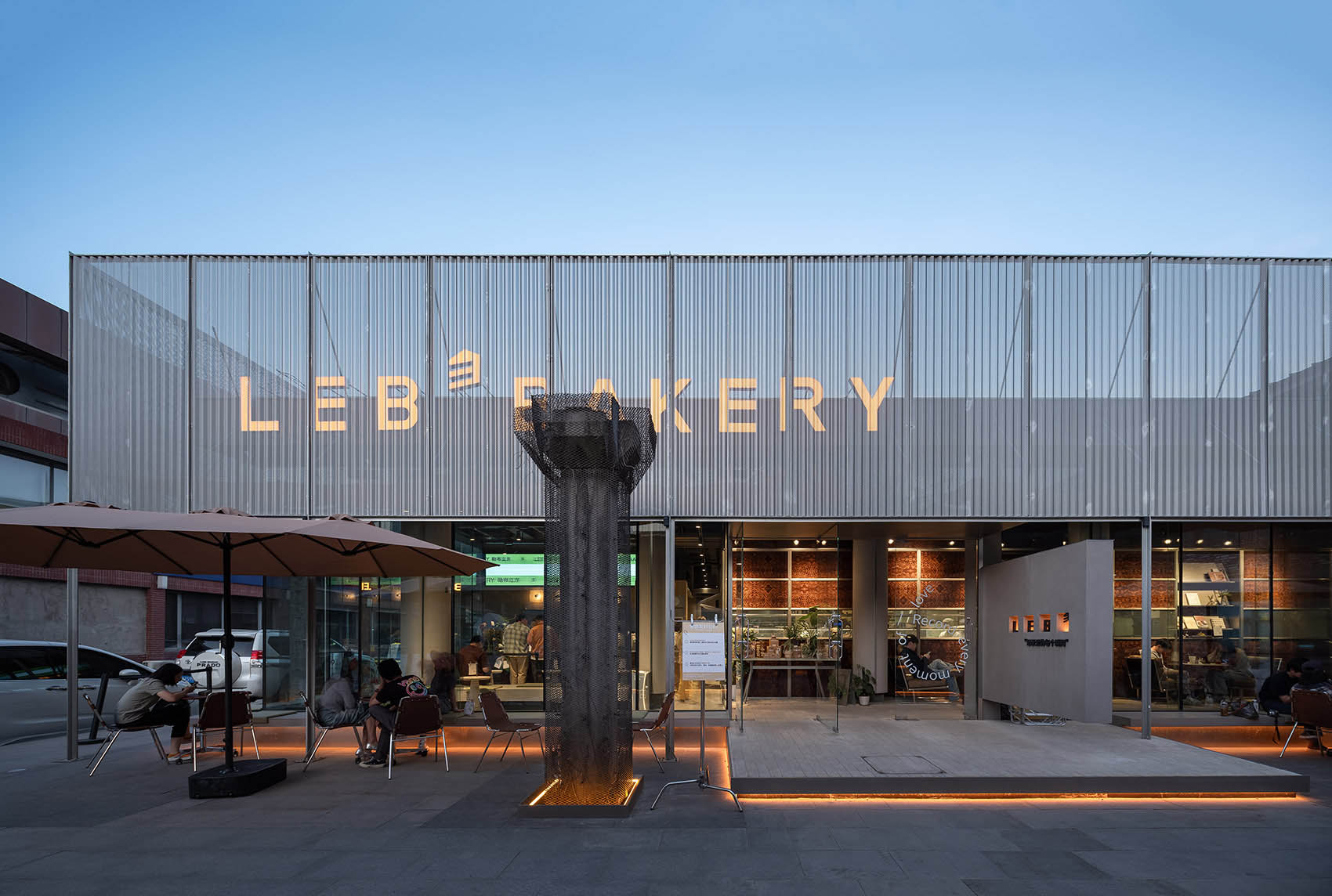 甜品店设计,创意园区甜品店,甜品店装修,厂房改造,建筑改造,甜品店设计案例,甜品店设计方案,西安LEB³甜品店,勒布立方大华1935,西安,MOS木石设计