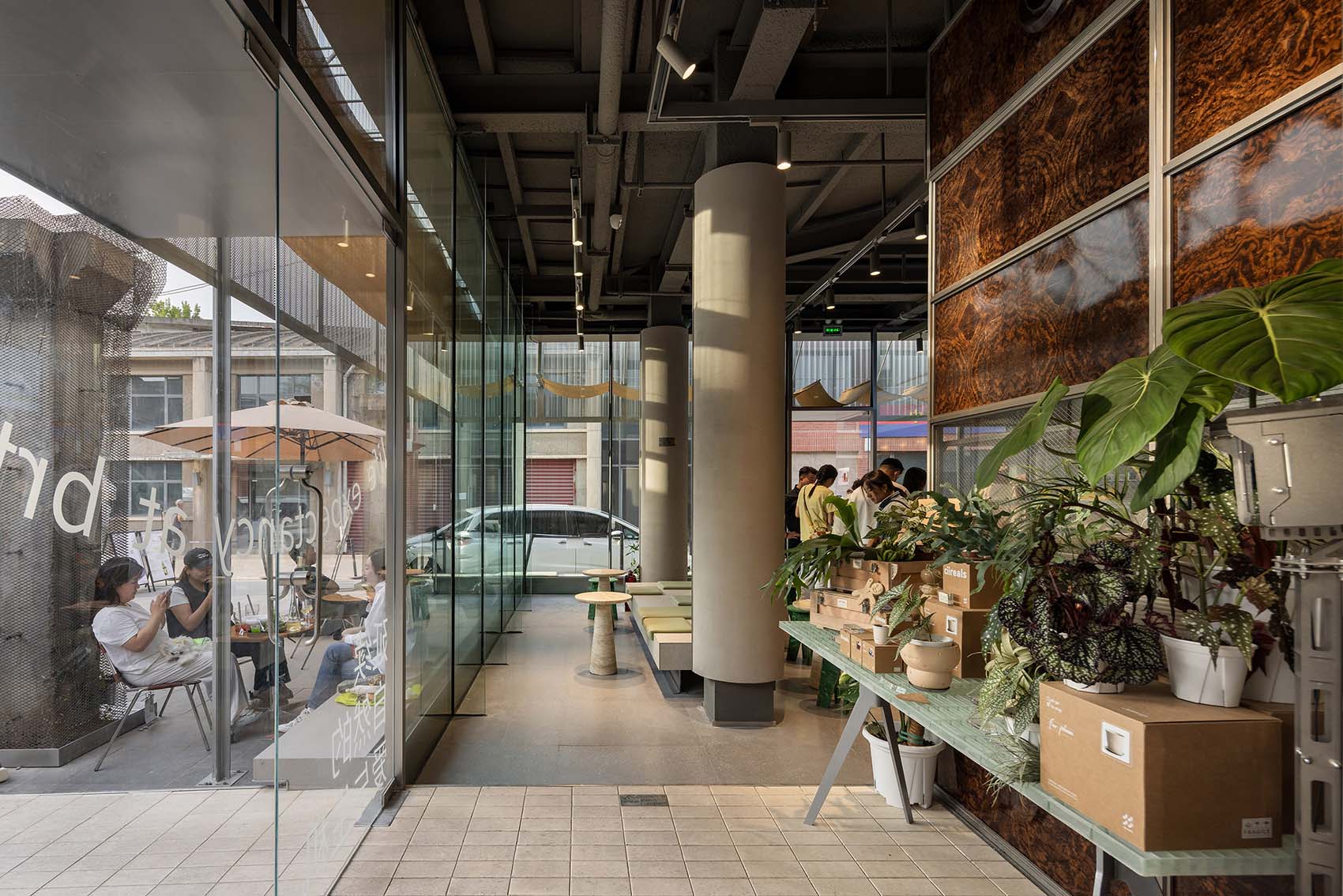 甜品店设计,创意园区甜品店,甜品店装修,厂房改造,建筑改造,甜品店设计案例,甜品店设计方案,西安LEB³甜品店,勒布立方大华1935,西安,MOS木石设计